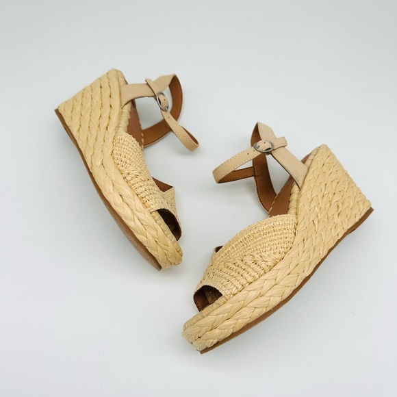 Gentle Souls by Kenneth Cole

Nomi Raffia - Picture 4 of 6